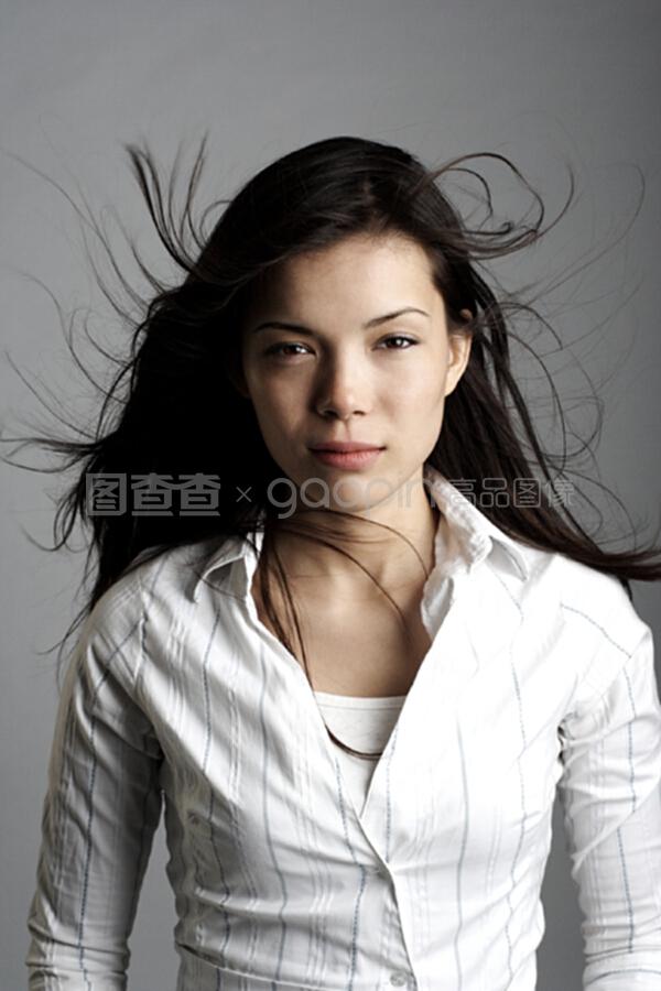 霓虹之下的谎言